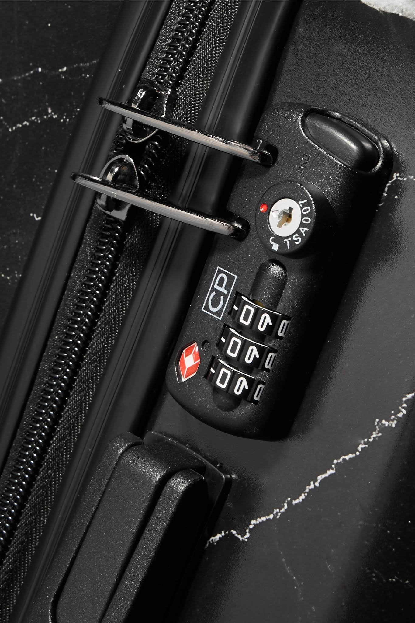 22-Inch Rolling Spinner Luggage, Black J6910