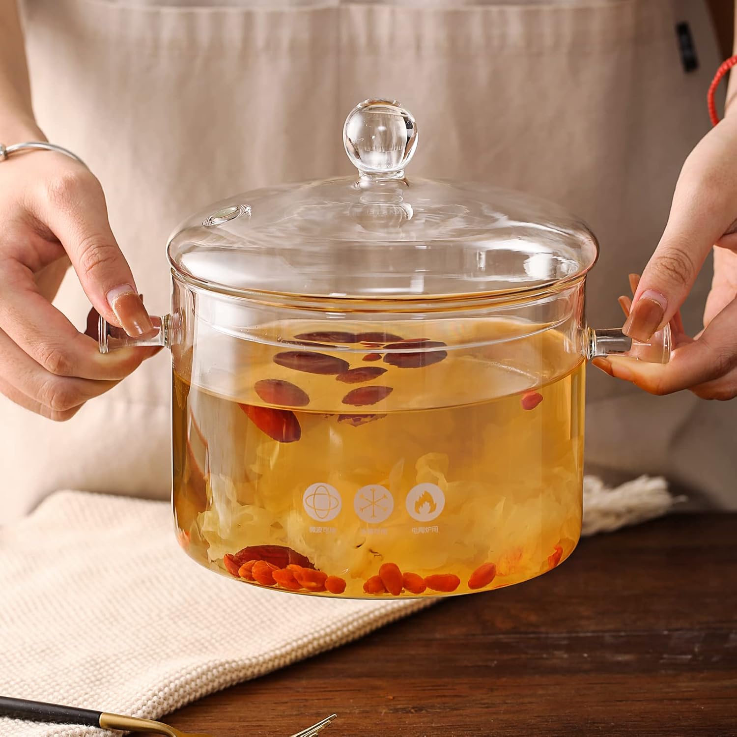 Glass Saucepan with Cover, 1.5 Liter, Heat Resistant Cookware for Soup and Pasta Y663