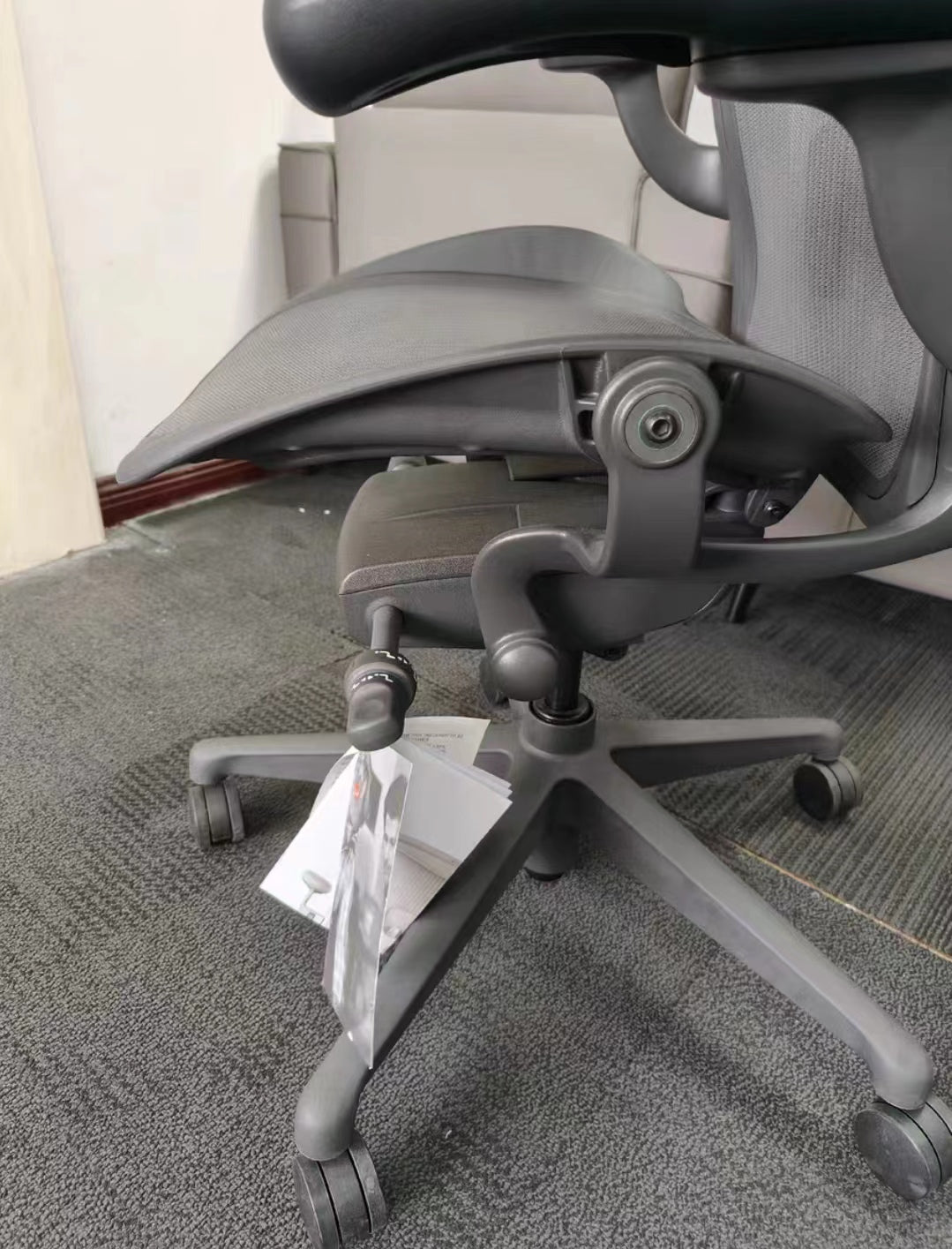 Ergonomic office chair T551
