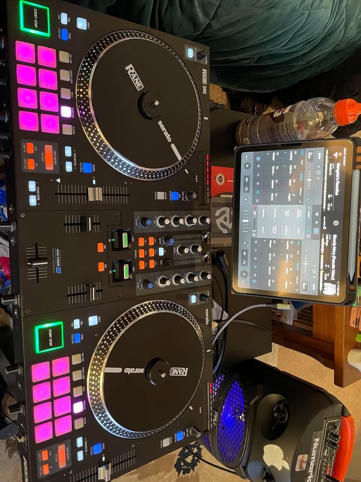 DJ Set and DJ Controller with Integrated Mixer T1289