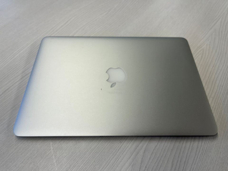 13-inch MacBook Air laptop, M1 chip, 8GB RAM, 512GB X642419