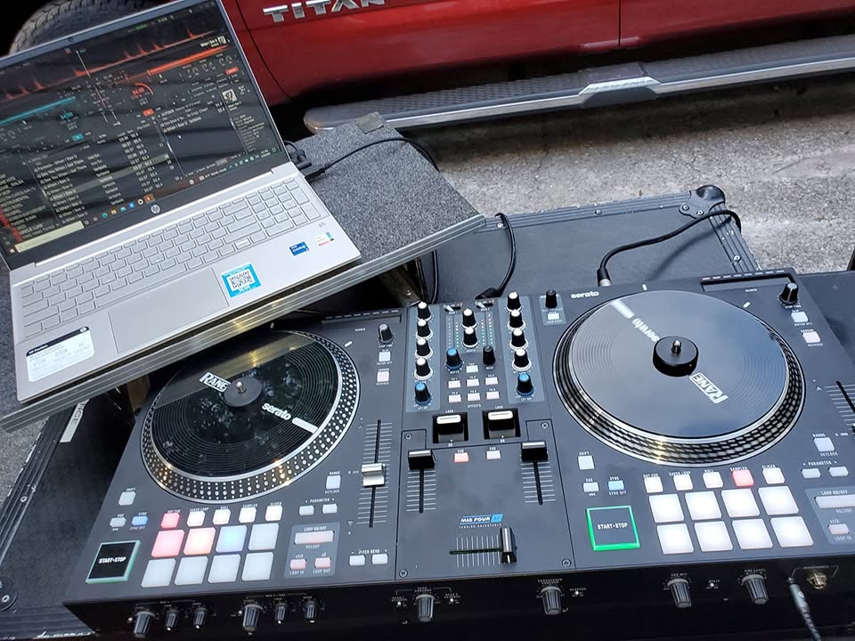 DJ Set and DJ Controller with Integrated Mixer T1289