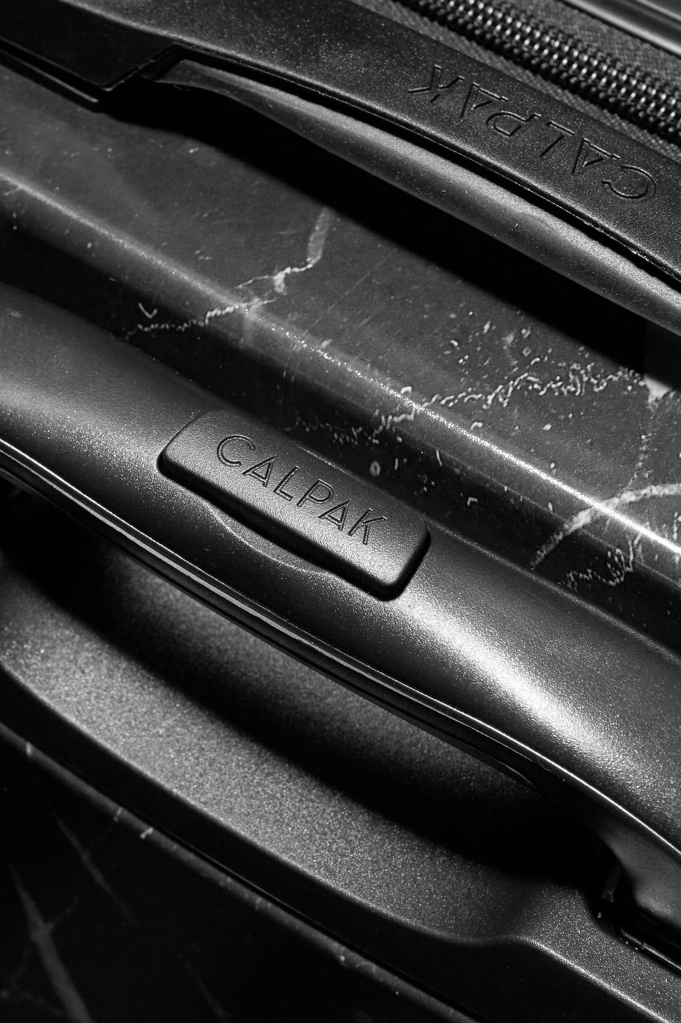 22-Inch Rolling Spinner Luggage, Black J6910