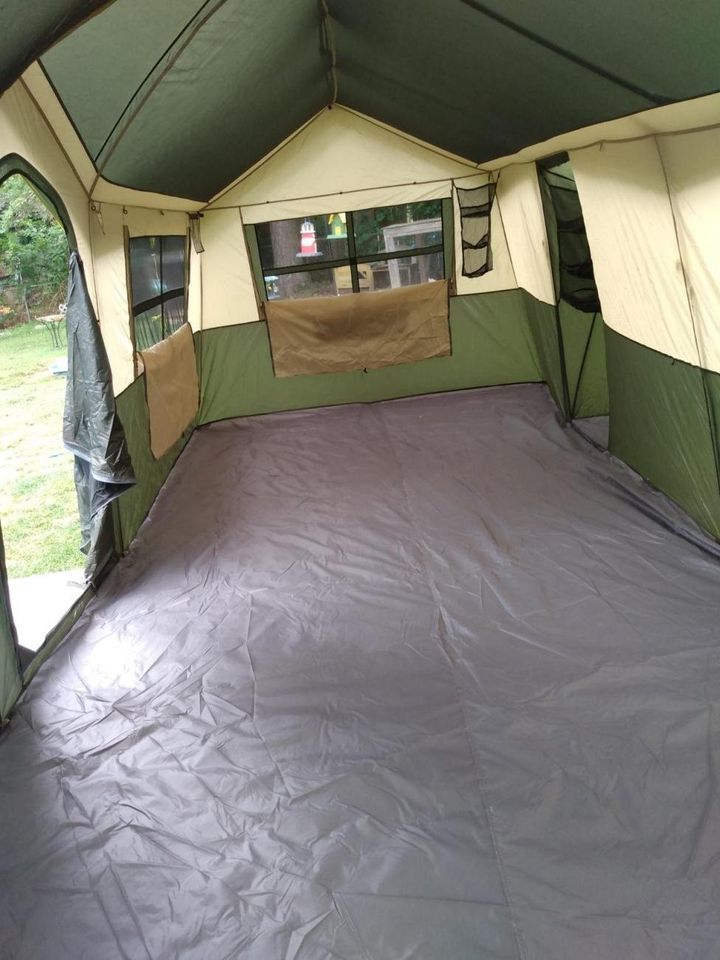 12 Person Cabin Tent with 2 Closets T521